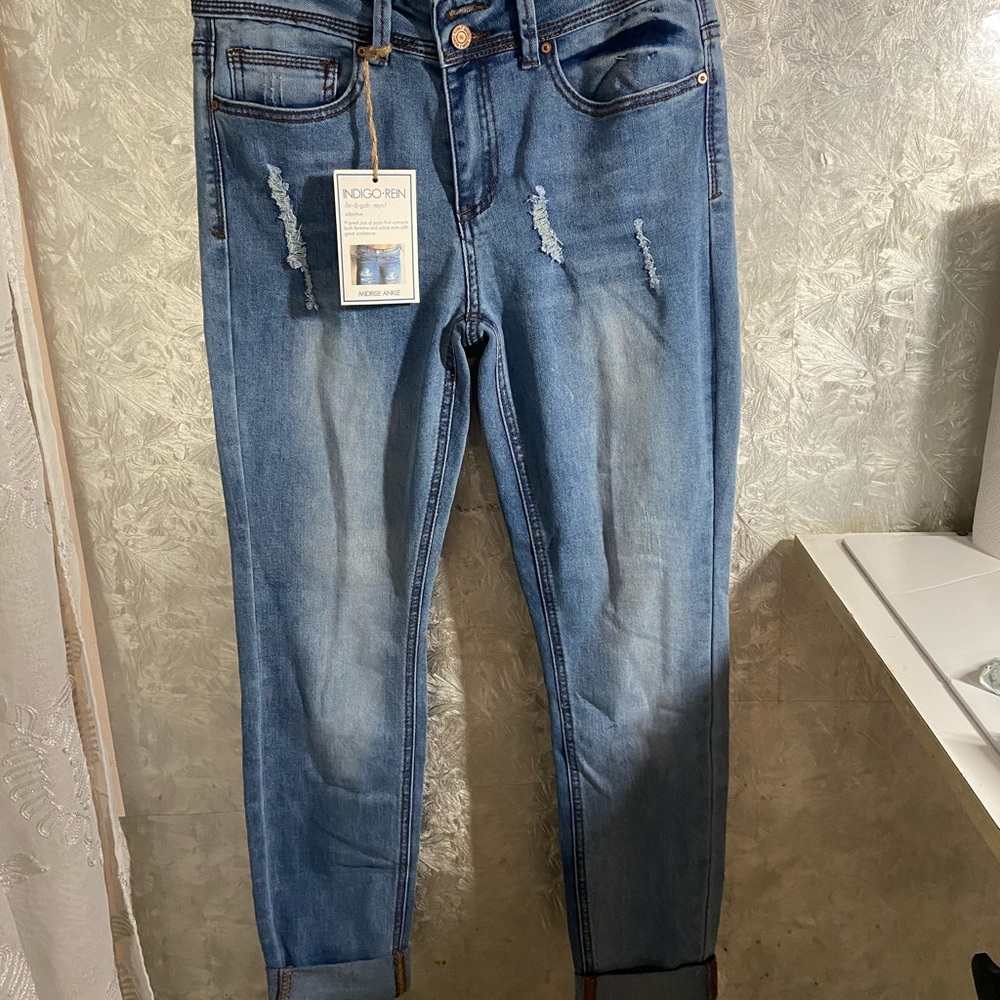 mid rise light wash ankle jeans